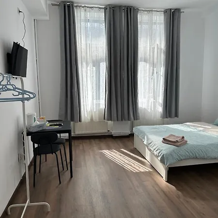 Apartament 12 B *